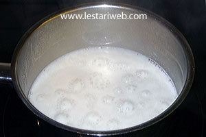 Santan Mendidih Kue Ku