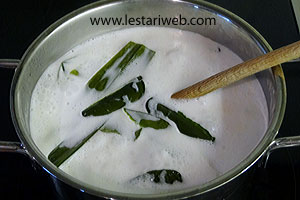 Santan Rebus Untuk Lapis