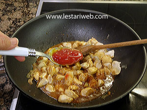 Saus Tomat Dimasukkan