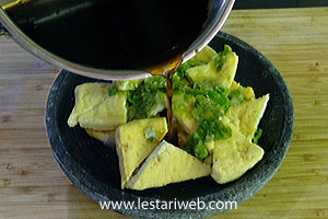 Tahu Gejrot Dibumbui