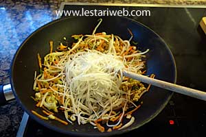 bihun untuk tahu isi