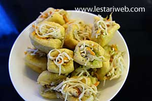 tahu diisi tumisan sayur dan ayam cincang