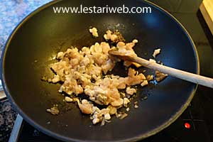 ayam cincang untuk tahu isi