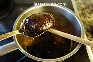 kecap manis dan petis untuk saus tahu kopyok