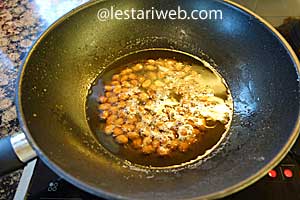 kacang tanah digoreng 