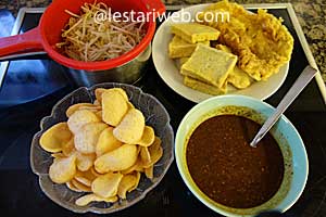 bahan penyusun masakan tahu tek surabaya