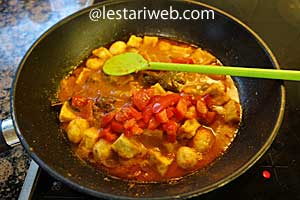 tomat cincang untuk bumbu bali