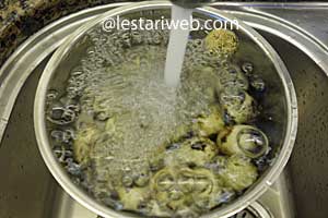 Telur Puyuh rebus disiram air