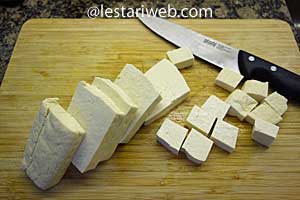 tahu putih dipotong dadu