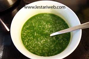 beras ketan dicampur air pandan