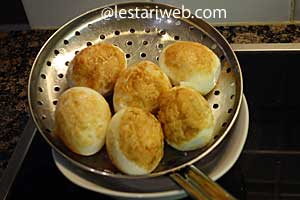 telur rebus goreng ditiriskan