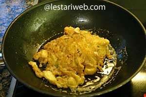 telur dadar pedas dan renyah