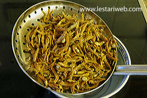 Teri Oseng Ditiriskan