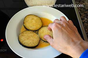 terong dilumuri telur kocok