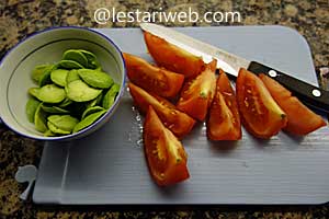 tomat dan petai untuk memasak tim pindang ikan