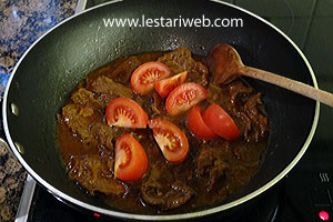 Tomat Untuk Semur Daging