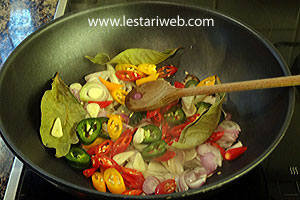 Tumis Bumbu Asam Tulangan