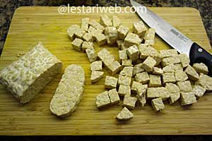 tempe dipotong dadu kecil