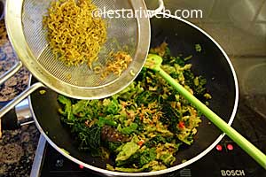 masakan tumis daun pepaya teri