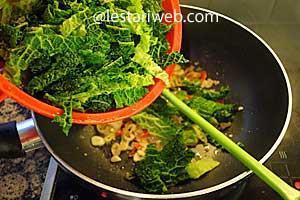 daun pepaya dimasak tumis pedas