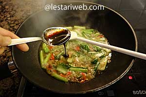 kecap manis untuk tumis sawi taoge