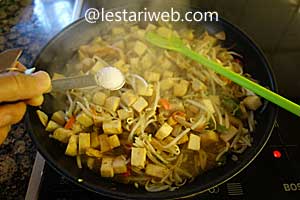 tumis tahu ikan asin dibumbui garam