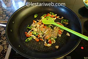 bumbu iris tumis tahu ikan asin ditumis