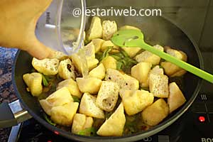 air untuk kuah tumis tahu pong