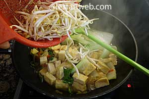 taoge dimasak tahu saus tiram