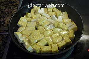 tahu potong dadu digoreng kering