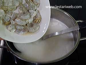 Udang Masak Mi Celor