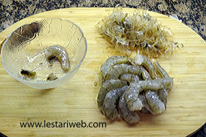 Udang Segar Disiangi